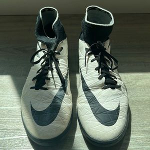 Nike Hypervenom Indoor Soccer Shoes (men’s size 11.5, 29.5 can)